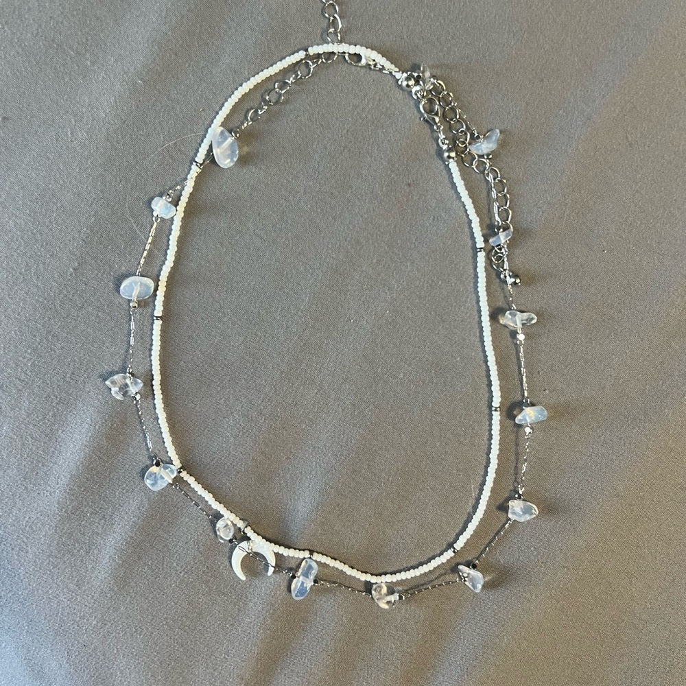 Buckle White and Silver Beaded Necklace